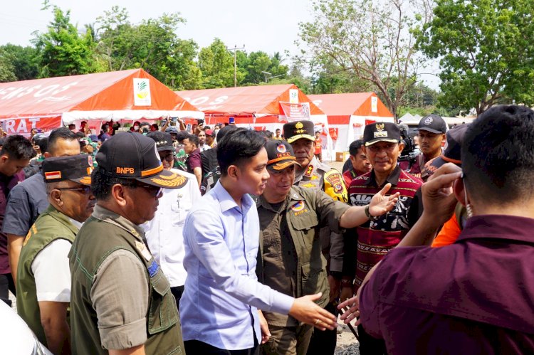 Kapolda NTT Dampingi Wakil Presiden Gibran Rakabuming Raka Tinjau Korban Erupsi Gunung Lewotobi