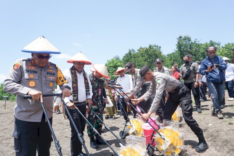 Kapolda NTT Ajak Masyarakat dan TNI-Polri Tingkatkan Ketahanan Pangan Lewat Pemanfaatan Lahan di NTT