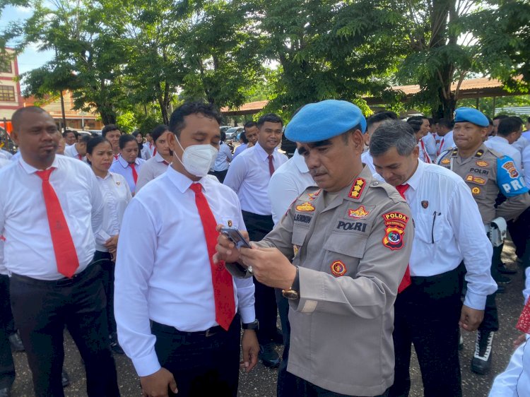 Propam Polda NTT Tegakkan Disiplin Lewat Pemeriksaan Ponsel dan Sikap Tampang