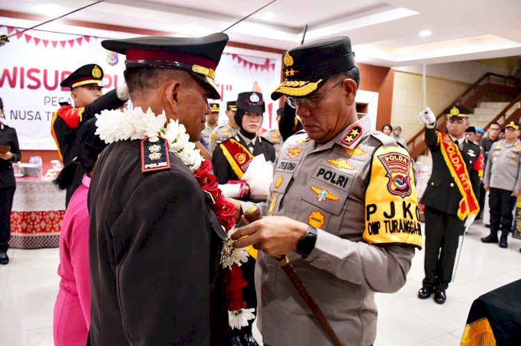 23 Anggota Polda NTT Memasuki Masa Pensiun, Kapolda NTT Pimpin Upacara Wisuda Purna Bhakti