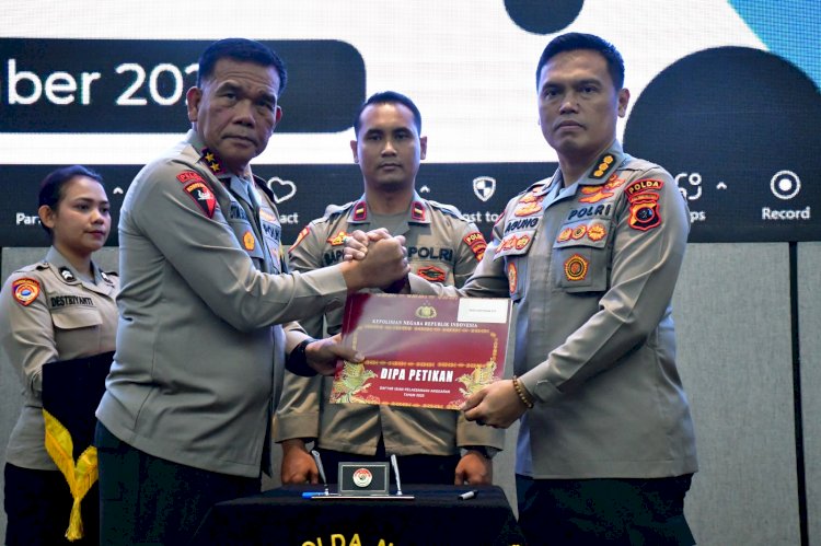 Kapolda NTT Pimpin Penyerahan DIPA RKA/KL Satker Jajaran Polda NTT T.A. 2025 dan Penandatanganan Pakta Integritas