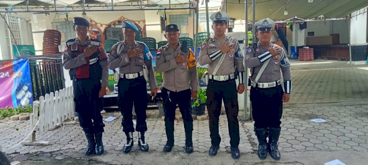 Patroli Pengamanan Gereja di Kota Kupang, Subsatgas Propam Lakukan Pengawasan dan Pengecekan Kehadiran Personel