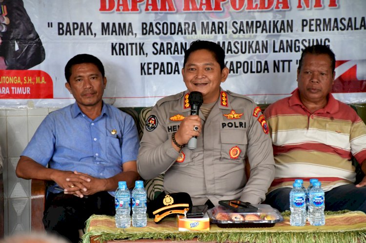 Kabidhumas Polda NTT Kombes Pol. Henry Novika Candra Pimpin Kegiatan Jumat Curhat, Dengar Kritikan dan Masukan Warga Kelurahan Fatululi, Kota Kupang