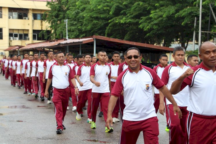 Jaga Kebugaran Tubuh, Personel Polda NTT Lakukan Olahraga Pagi