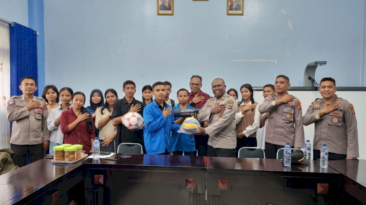 Ditbinmas Polda NTT Serahkan Bantuan Sarana Olahraga untuk Mahasiswa Politeknik Pertanian Kupang