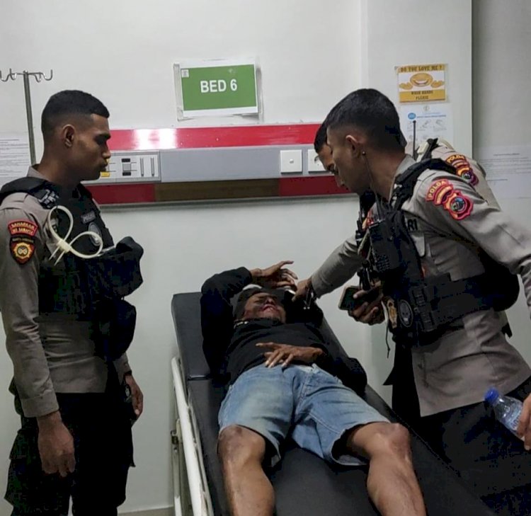 Tim Patroli Perintis Polda NTT Sigap Evakuasi Korban Laka Lantas di Kupang