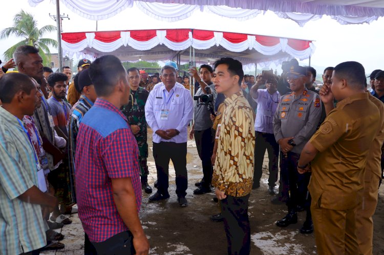 Kapolda NTT Dampingi Wapres Gibran Serahkan Bantuan Pertanian di Desa Kolisia, Sikka