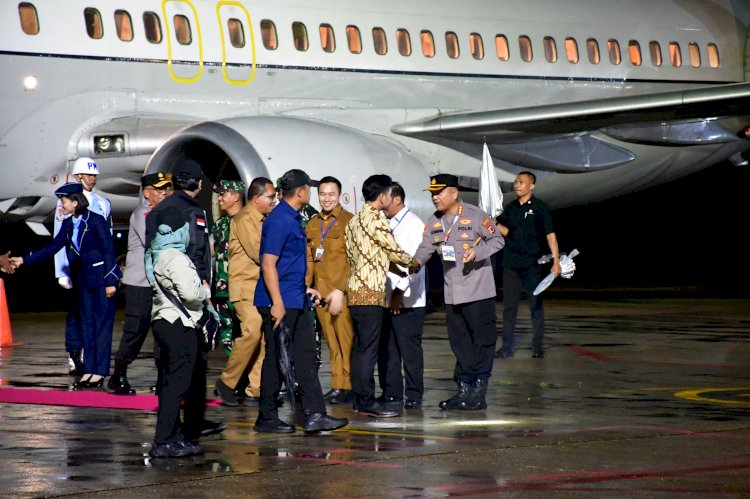 Wapres RI Gibran Rakabuming Tiba di Bandara El Tari Kupang, TNI-Polri Kawal Ketat Pengamanan