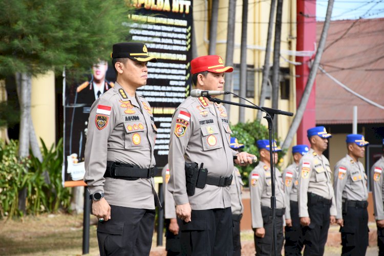 Biro SDM Polda NTT Serahkan 118 Siswa Bintara Pria ke SPN untuk Mulai Pendidikan