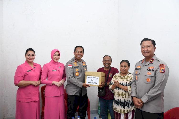 Kapolda dan Wakapolda bersama Ketua serta Wakil Ketua Bhayangkari Daerah NTT Kompak Sambangi Pelukis Jalanan di Kupang