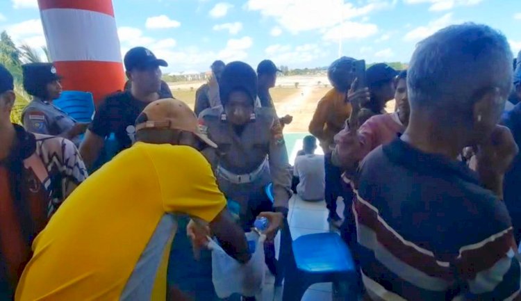 Polisi Hadir Humanis: Unjuk Rasa Penyintas Seroja di Kupang Berjalan Aman dan Tertib