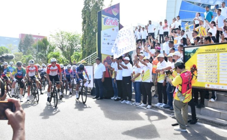 ​Luar Biasa! Kapolda NTT Turut Lepas Tour de NTT, Bukti Kepolisian Berperan Penting dalam Sukseskan Event Internasional