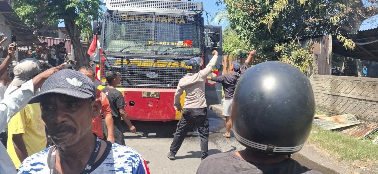 Respons Cepat Polres Sikka, Water Cannon Dikerahkan Padamkan Kebakaran di Maumere