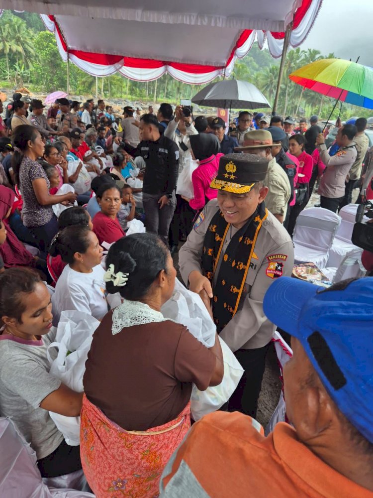 Bantuan Kemanusiaan Polri Tiba di Nagekeo, Warga Sambut dengan Haru dan Syukur