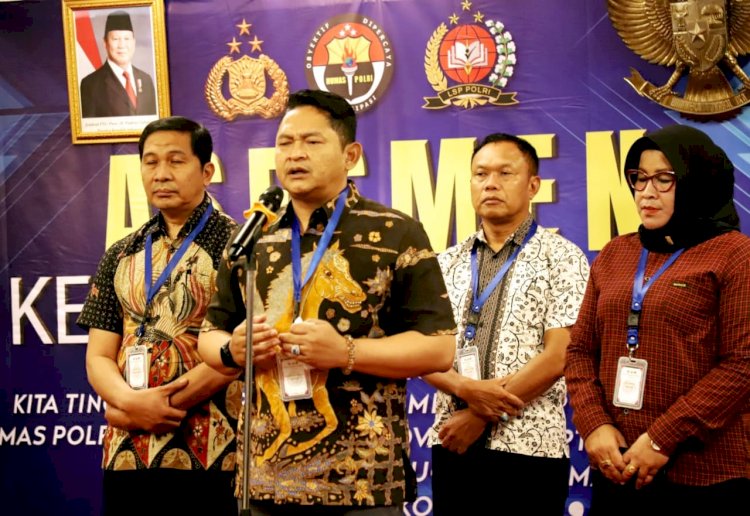 Kompeten! Kabidhumas dan Anggota Bidhumas Polda NTT Lulus Sertifikasi Kehumasan