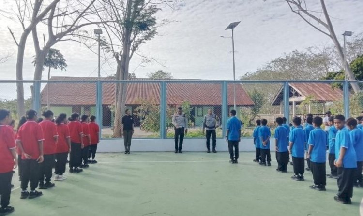 Kapolda NTT Respon Cepat Permintaan Sekolah, Polwan Latih Jiwa Kepemimpinan Siswa SRMP 19 Kupang