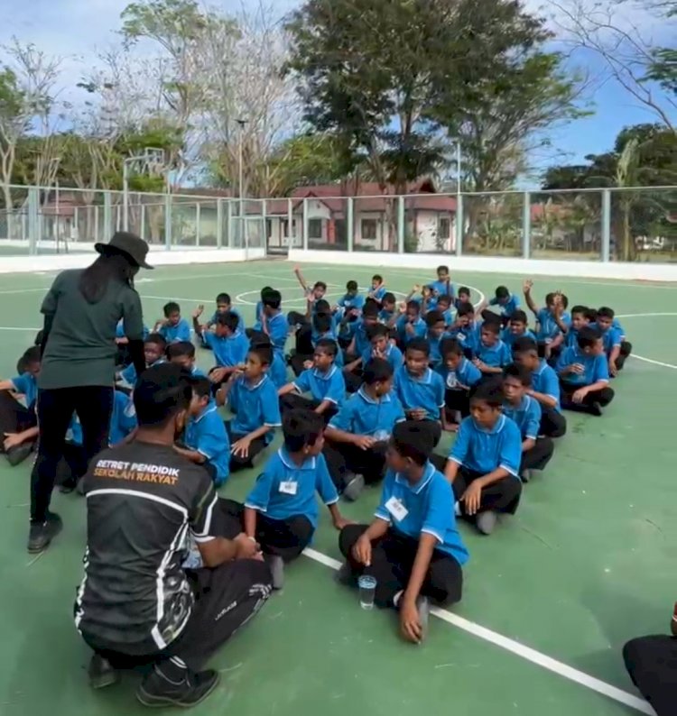 Kepala Sekolah SRMP 19 Kupang Apresiasi Kapolda NTT Hadirkan Polwan Latih Kepemimpinan Siswa