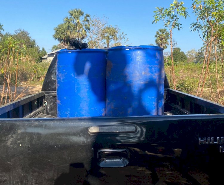 Ditresnarkoba Polda NTT Amankan Dua Drum Miras Sopi di Kupang