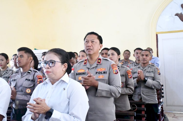 Wakapolda NTT Ikuti Binrohtal di Gereja Oikumene: Perkuat Iman dan Soliditas Personel