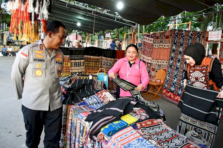 Rayakan Sumpah Pemuda ke-97, Polda NTT Hidupkan Ekonomi Lokal Lewat Gebyar UMKM dan Pesta Rakyat
