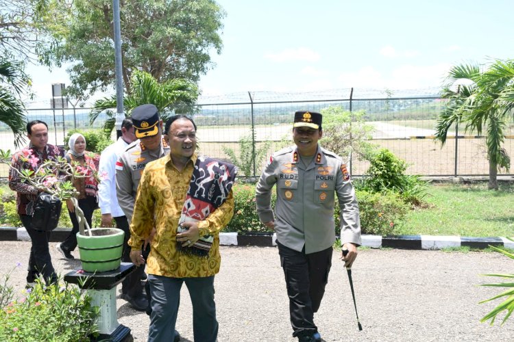 Kapolda NTT Sambut Kedatangan Anggota Kompolnas di Kupang
