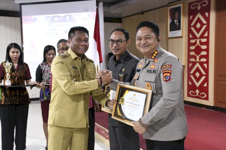 Polda NTT Raih Predikat “Menuju Informatif” di Anugerah Keterbukaan Informasi Publik 2025