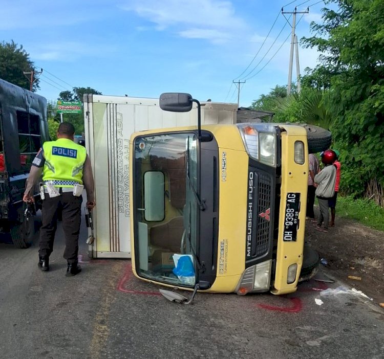 Kapolda NTT Apresiasi Gerak Cepat Satlantas Polres Kupang Dalam Rangka Pelayanan Ops Lilin Turangga 2025 Tangani Kecelakaan Beruntun di Naibonat