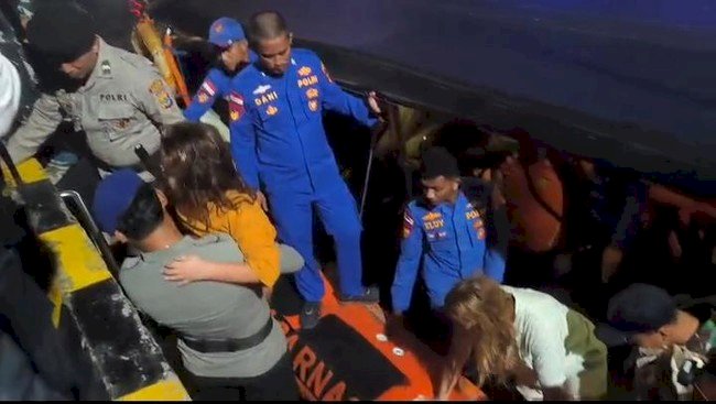 Ditpolairud Polda NTT dan Unsur Maritim Bergerak Cepat Pasca Tenggelamnya KM Putri Sakinah di Selat Padar