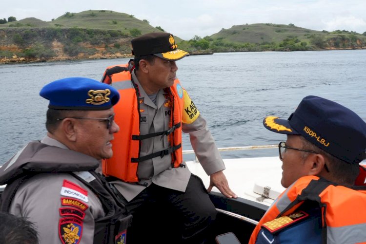 Kapolda NTT Terjun Langsung  Pimpin Pencarian Korban Tenggelamnya KM Putri Sakina di Perairan Pulau Padar
