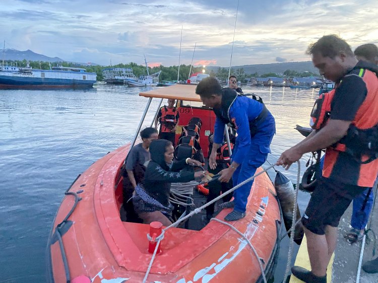 Polri untuk Masyarakat: Gerak Cepat Ditpolairud Polda NTT Selamatkan Tiga Penumpang Kapal Rusak di Perairan Sikka