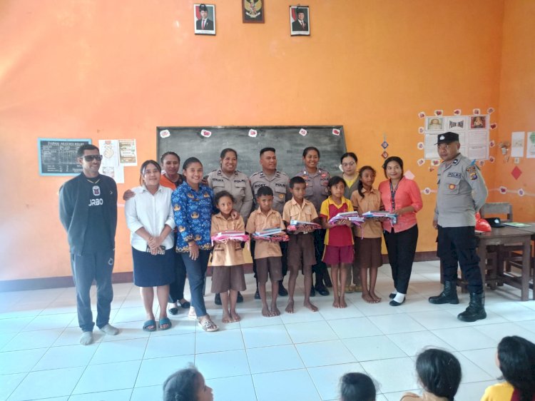 Sat Binmas Polres Ngada Edukasi Bahaya Bullying dan Narkoba, Sekaligus Salurkan Bantuan Pendidikan