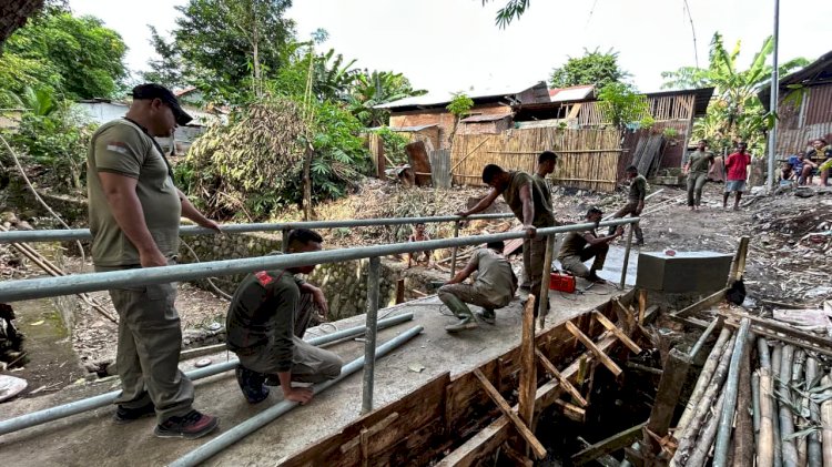Kombes Pol Afrizal Asri Tegaskan Komitmen Brimob Polda NTT Bangun Jembatan Penghubung di Desa Lipa