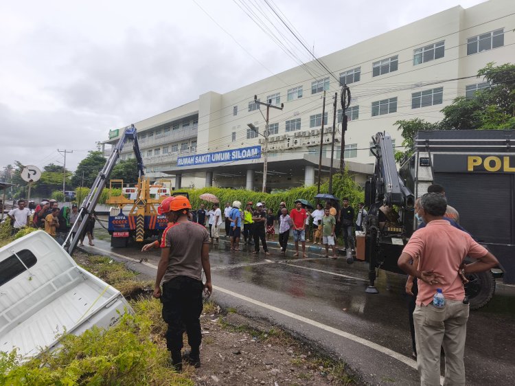 Respons Cepat Evakuasi Pick Up Terbalik, Masyarakat Apresiasi Kinerja Polda Nusa Tenggara Timur