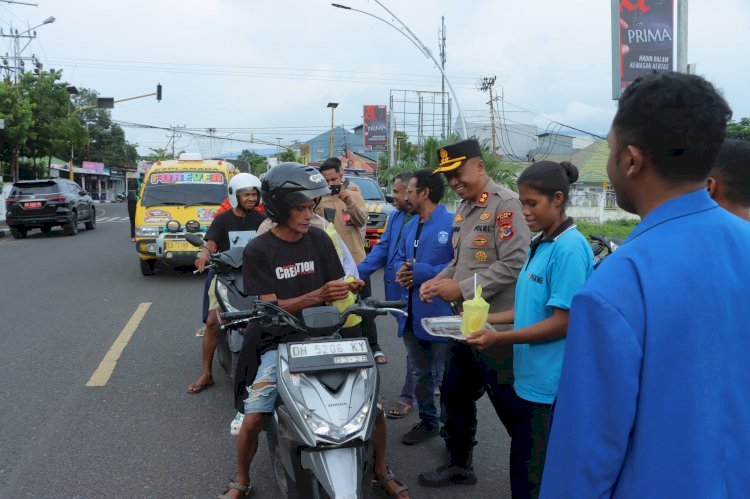 Kapolres Alor dan GAMKI Berbagi Takjil, Perkuat Toleransi di Bulan Suci Ramadhan