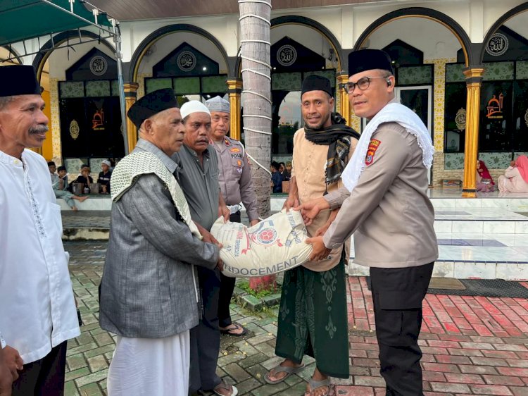 Polresta Kupang Kota Salurkan 100 Sak Semen dan 150 Paket Takjil, Kapolda NTT: Polri Hadir dan Berbagi di Bulan Ramadan