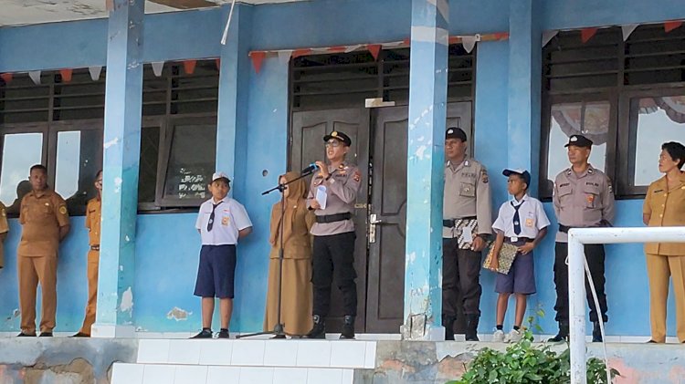 IPTU YD. Palinggi Pimpin Upacara di SMPN 14 Kupang, Tanamkan Disiplin dan Akhlak kepada Pelajar