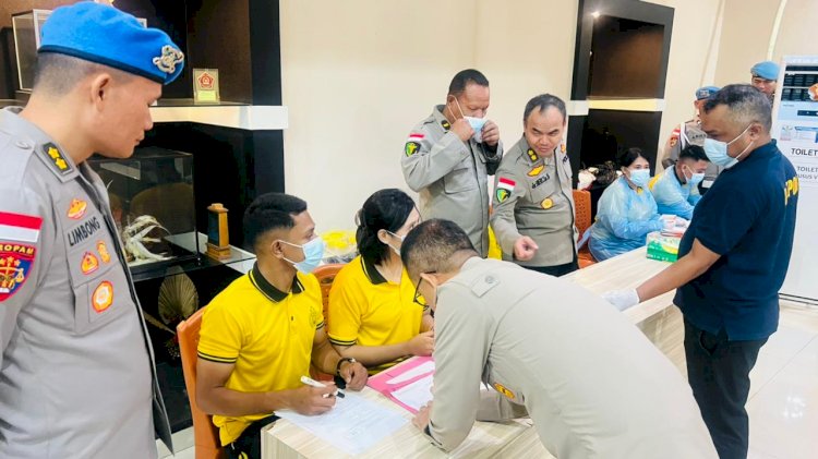 Deteksi Dini Narkoba, 21 Kapolres Jajaran Polda NTT Jalani Tes Urin
