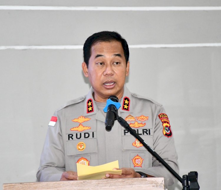 Tercatat, 890 Personel Terima Reward, Kapolda NTT Irjen Pol Dr. Rudi Darmoko Tegaskan Reward dan Punishment Harus Seimbang
