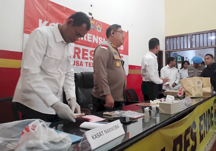 Kapolres Ende Tegaskan Perang Terhadap Narkoba, Dua Tersangka Pengedar Sabu Diamankan
