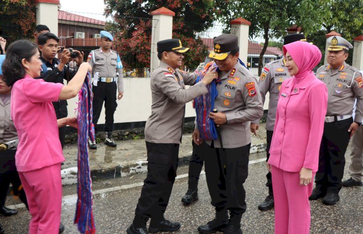 Disambut Tarian Adat Kataga, Kunjungan Kapolda NTT di Polres Sumba Barat Berlangsung Hangat dan Penuh Makna