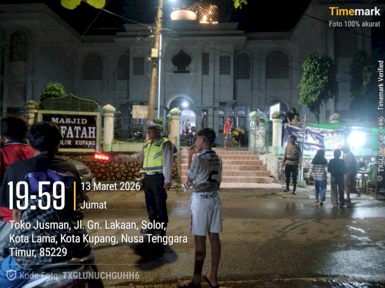 Ops Ketupat Turangga 2026: Personel Polda NTT Amankan Sholat Tarawih di Masjid-Masjid Kota Kupang