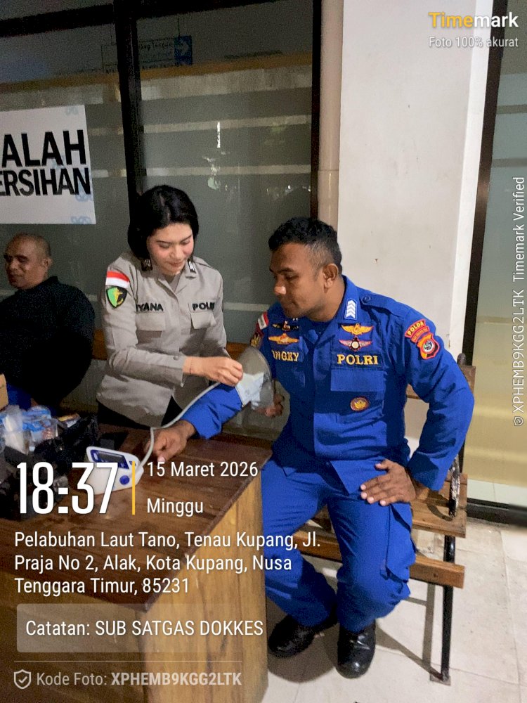 Dukung Pengamanan Operasi Ketupat Turangga 2026, Biddokkes Polda NTT Berikan Pemeriksaan Kesehatan dan Vitamin di Pos Terpadu Pelabuhan Tenau