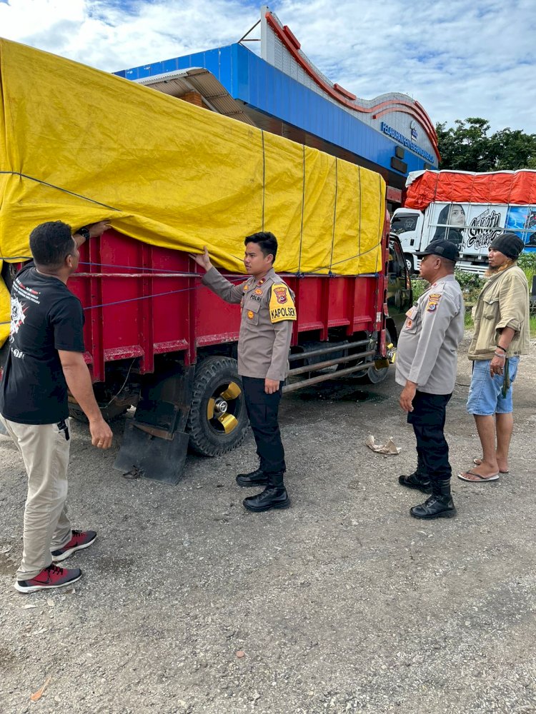 Digerebek Saat Tiba di Bolok, Truk Ekspedisi Angkut 2,8 Ton Miras Jenis Moke Diamankan Polda NTT