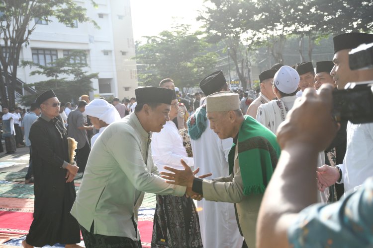 Lapangan Mapolda NTT Penuh, Kapolda Sampaikan Ucapan Idul Fitri dan Apresiasi untuk Masyarakat