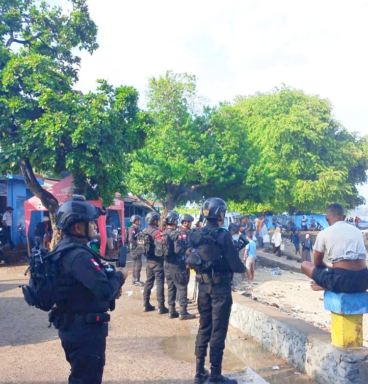 Puncak Prosesi Jumat Agung, Polda NTT Penuh Kasih Kawal Kekhidmatan Ribuan Peziarah di Larantuka