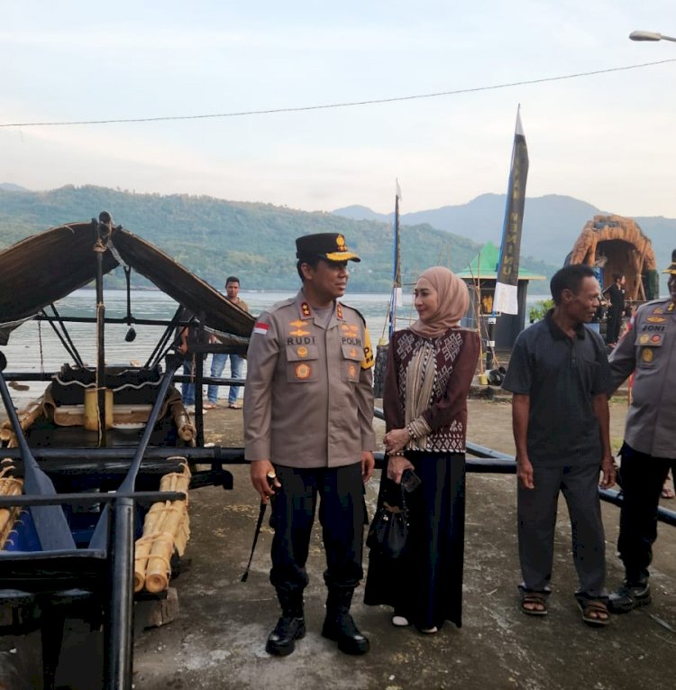 Kapolda NTT Tinjau Sampan Berok untuk Prosesi Laut Tuan Meninu Jelang Jumat Agung di Larantuka