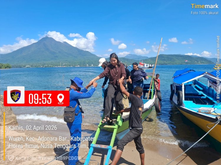 Ditpolairud Polda NTT Kawal Penyeberangan Peziarah dari Pantai Palo ke Wure Adonara