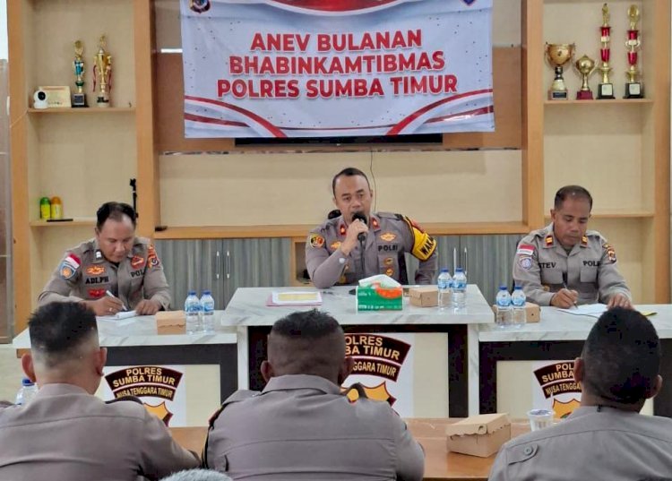 Wakapolres Sumba Timur Tekankan Disiplin dan Deteksi Dini dalam Anev Bhabinkamtibmas