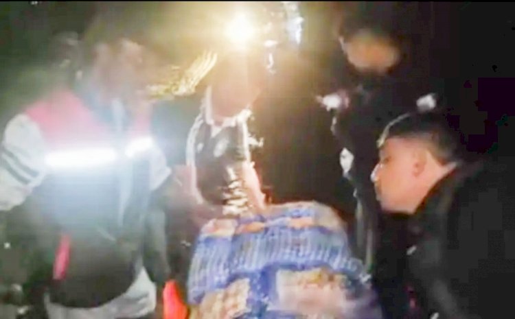 Aksi Humanis Polisi di Tengah Banjir, Jenazah Dievakuasi Gunakan Mobil Patroli di Malaka