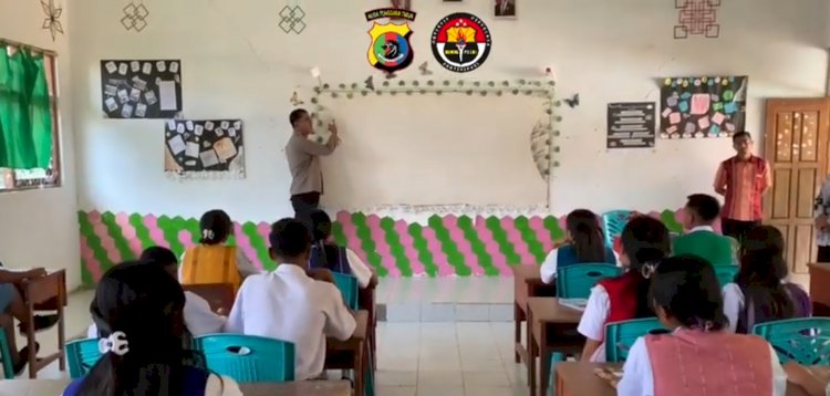 Aipda Bernadus Mallo, Polisi Pengajar Bahasa Inggris yang Menginspirasi Pelajar di Sumba Barat